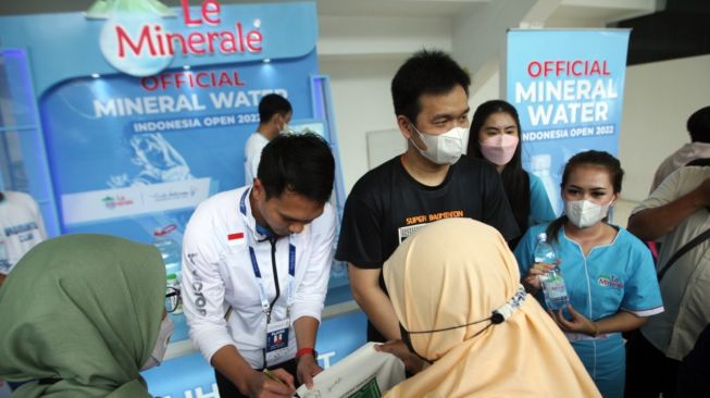 Mohammad Ahsan/Hendra Setiawan berjumpa penggemar di Istora Senayan, Jakarta. [Istimewa]