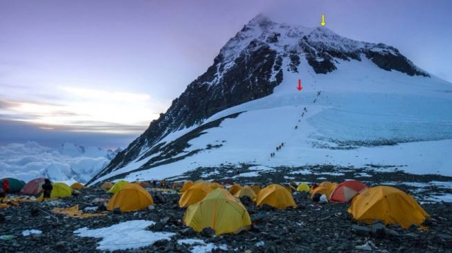 Base Camp Gunung Everest. [Nature.com] 