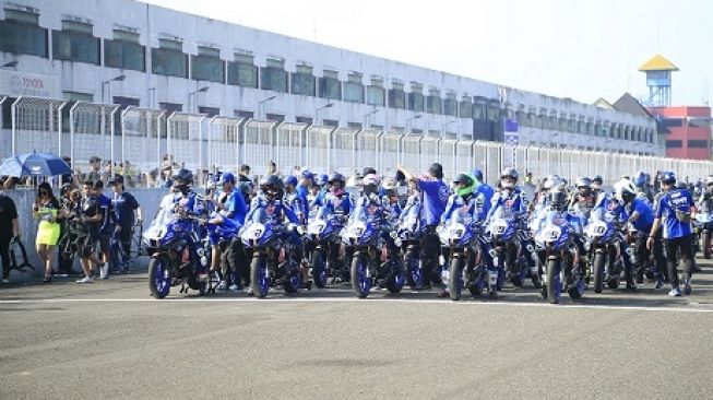 Kemeriahan seri perdana Idemitsu bLu cRu Yamaha Sunday Race [Yamaha Indonesia].