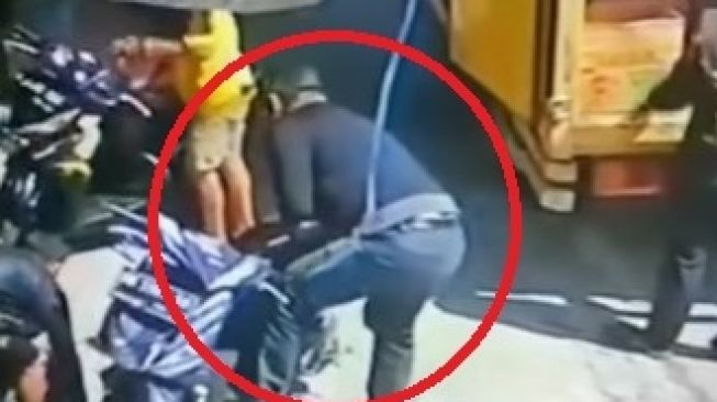 Viral Aksi Pencuri Terekam Gasak Uang Bendahara Desa di Jok Motor, Gaji Perangkat Rp 53 Juta Raib