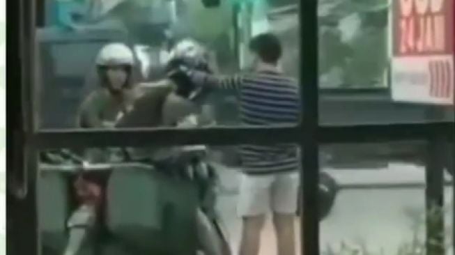 Video Viral Kurir Shopee Express Dianiaya Pemuda, Pelaku Malah Cengengesan saat Dibekuk Polisi