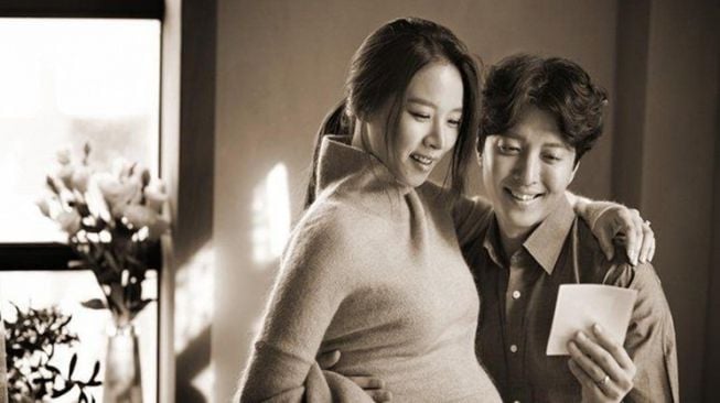 Gaya Artis Korea Pamer Baby Bump (Koreaboo)