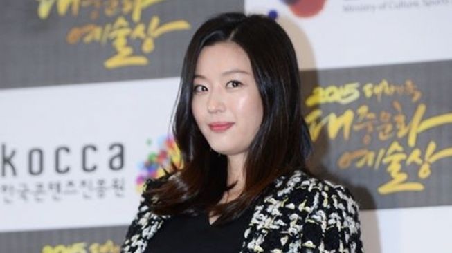 Gaya Artis Korea Pamer Baby Bump (Koreaboo)