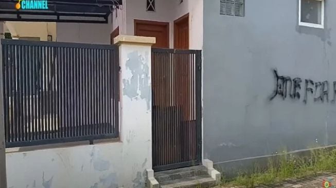 Potret Rumah Pertama Sule. (YouTube/SOS Channel)