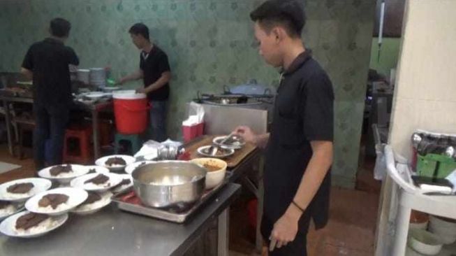 Penjual Rawon Daging Jombang Pun Terpukul Akibat Wabah PMK
