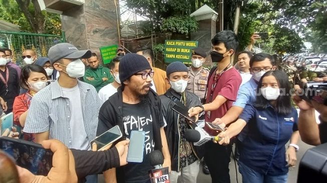 Demo Geruduk Kejagung, Puluhan Korban Investasi Bodong Indra Kenz dan Doni Salmanan: Kembalikan Uang Kami!