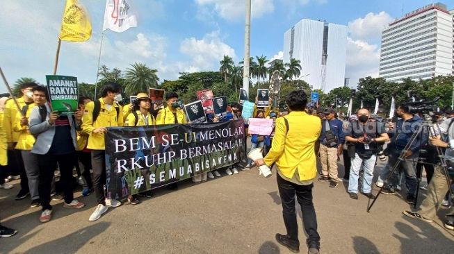 Besok Ribuan Mahasiswa Kembali Demo Tolak Draf RKUHP di Gedung DPR RI