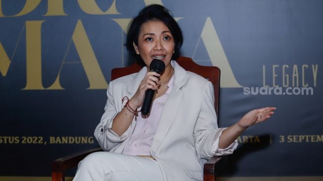 Istri Musisi Indra Lesmana, Hanny Lesmana saat konferensi pers acara Indra Lesmana Legacy Concert & Tour di Kawasan Dharmawangsa, Jakarta Selatan, Selasa (21/6/2022). [Suara.com/Alfian Winanto]