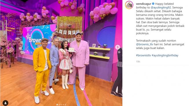 Ayu Ting Ting rayakan ulang tahunnya ke-30 tahun dengan rok mini bak oenni Korea (Instagram/wendicagur)