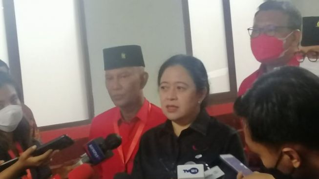Ketua DPP PDI Perjuangan sekaligus Ketua DPR RI Puan Maharani saat memberikan keterangan pers, di Jakarta, Selasa (21/6/2022). [ANTARA/Syaiful Hakim]