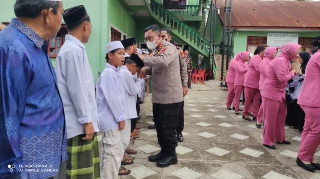 Polres Rohil Beri Bantuan Sosial di Panti Asuhan Islamiyah Al- Ikhlas 