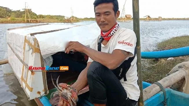 Nelayan di Pangandaran Ini Malah Dapat Tangkapan Kepiting Melimpah saat Cuaca Buruk