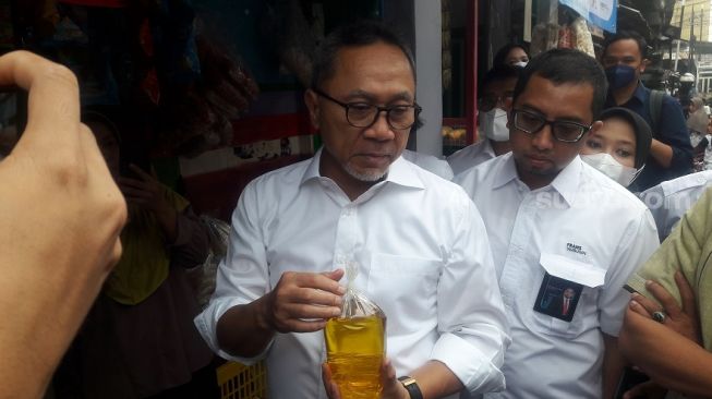 Mendag Zulhas Pastikan Harga Minyak Goreng Curah Rp14.000 per Liter Berlaku di Luar Jawa