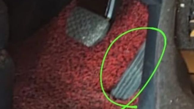 Pedal gas yang nyangkut ke karpet jadi pemicu kecelakaan Mazda tabrak bangunan (Instagram)