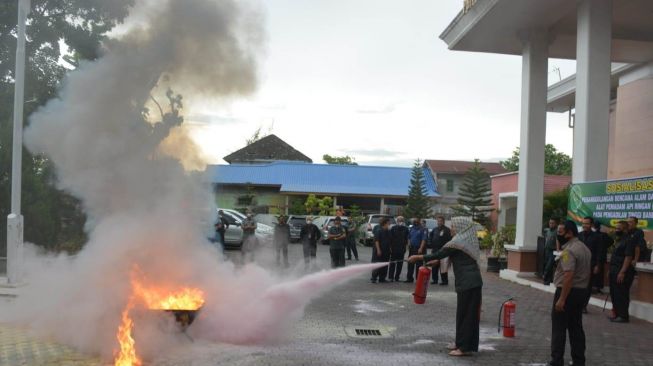 Pengadilan Tinggi Banda Aceh Demonstrasikan Penggunaan APAR