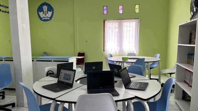 Ruang transformasi pembelajaran inovatif yang dikembangkan HP Indonesia bersama Kemendikbudristek di SDN Baru 01 Pagi, Cijantung, Jakarta Timur. Diresmikan Kamis (23/6/2022). [Suara.com/Dicky Prastya]