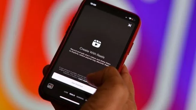 Postingan Reels dan feed dengan storytelling yang autentik mendapat engagement lebih tinggi di algoritma Instagram