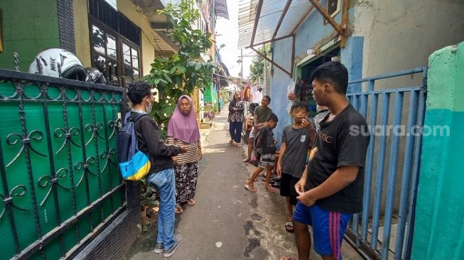 Tika, emak-emak yang berhasil menggagalkan aksi dua pelaku jambret yang merampas HP anak-anak di kawasan Jatinegara, Jakarta Timur. (Suara.com/Yaumal)