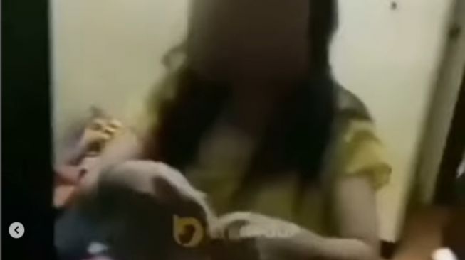 Video Viral Suami Pergoki Istri Berdua Cowok di Kos Sudah Tanpa BH, Alasannya Numpang Tidur