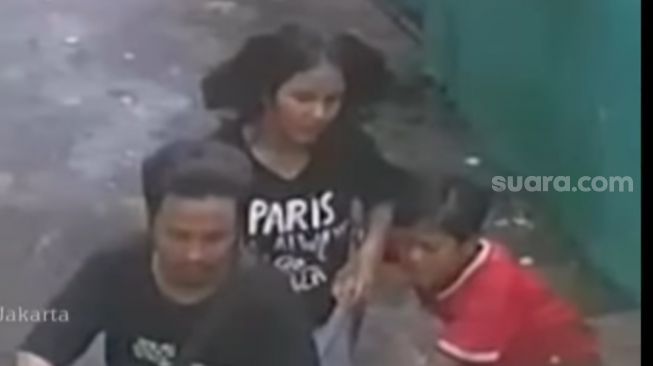 Viral Jambret Beraksi Bonceng Cewek ABG, Rampas HP Bocah di Jatinegara hingga Korban Terseret-seret