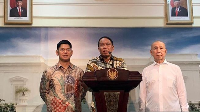 Menpora Zainudin Amali jumpa pers setelah rapat terbatas bertema Persiapan Penyelenggaraan Piala Dunia Bola Basket FIBA Tahun 2023 yang dipimpin Presiden Jokowi di Kantor Presiden Jakarta, Selasa (18/2/2020). ANTARA/Hanni Sofia/pri.