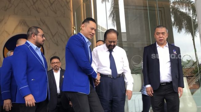 Ketua Umum Partai Demokrat Agus Harimurti Yudhoyono atau AHY menemui Ketua Umum Partai Nasional Demokrat (NasDem) Surya Paloh di NasDem Tower, Jakarta Pusat, Kamis (23/6/2022). (Suara.com/Novian).