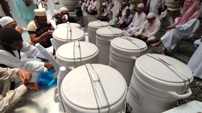 Bandara Jeddah Bolehkan Jemaah Bawa Air Zamzam 5 Liter, Ini Syaratnya