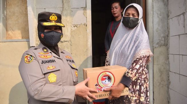 Bantu Warga Nelayan Muara Angke, Polri Kirim 2.350 Paket Sembako
