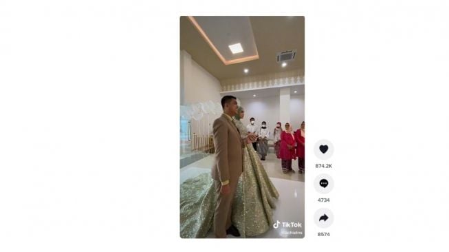 Bridesmaid pengantin diganti balon. [TikTok] 