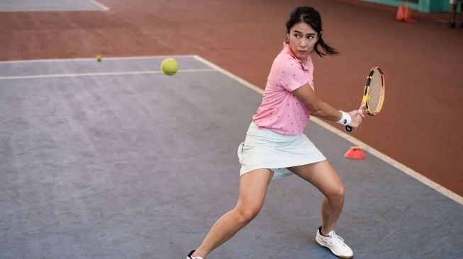 Gaya Dian Sastro Latihan Tenis (instagram/@therealdisastr)