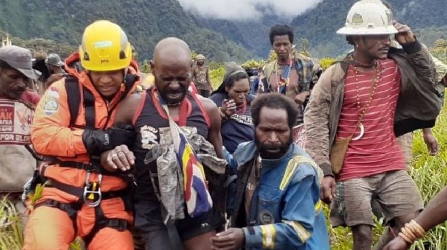 Tujuh Korban Kecelakaan Pesawat Susi Air Berhasil Dievakuasi, Pilot dan Tiga Penumpang Patah Tulang