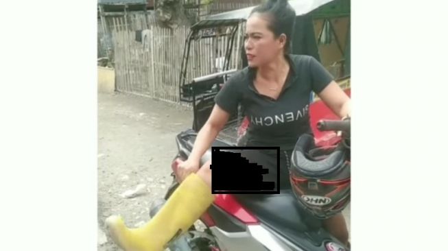 Bikin Konten Ditilang Polisi Karena Pakai Sendal Jepit, Emak-emak di Sidrap Ditangkap Polisi