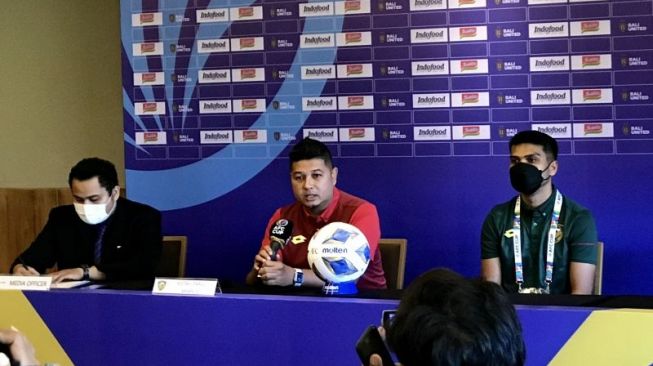 Pelatih Kedah FC, Aidil Sharin Sahak (tengah). [ANTARA/Genta Tenri Mawangi]