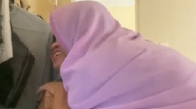 Dua Tahun Gagal, Momen Ibu Dampingi Anaknya Menunggu Hasil SBMPTN Bikin Merinding Netizen