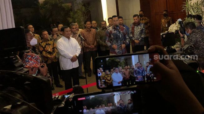 Ketua Umun Partai Gerindra Prabowo Subianto mengakui bahwa pertemuan dengan Ketua Umun Partai Demokrat Agus Harimurti Yudhoyono sudah dari jauh hari direncanakan. (Suara.com/Novian)