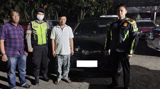 Sopir Toyota Calya lawan arah di gerbang tol Fatmawati sudah diamankan pihak berwajib (Twitter)