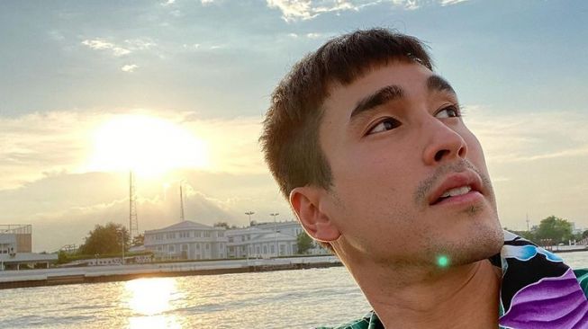 Aktor Thailand Bergelar Magister (Instagram/@kugimiyas)