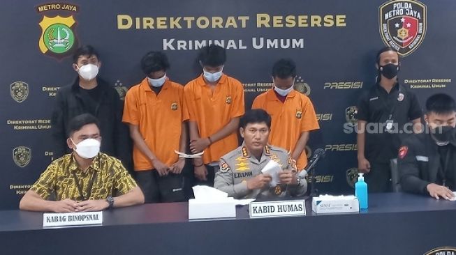 Bacok dan Siram Air Keras Korbannya, 3 Begal Sadis di Duren Sawit Tenggak Alkohol Dulu Sebelum Beraksi