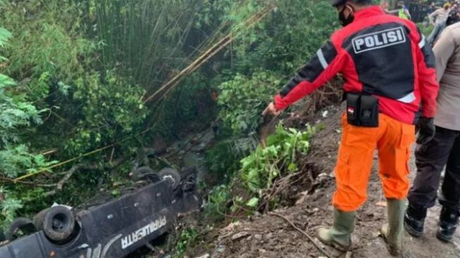 Wisata Berujung Petaka, Tiga Orang Tewas Akibat Bus Pegangkut Siswa SD Masuk Jurang di Tasikmalaya