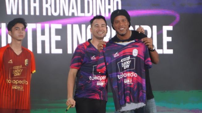 Ronaldinho Santap Makanan Lokal Indonesia, Ketagihan dengan Pangsit Goreng