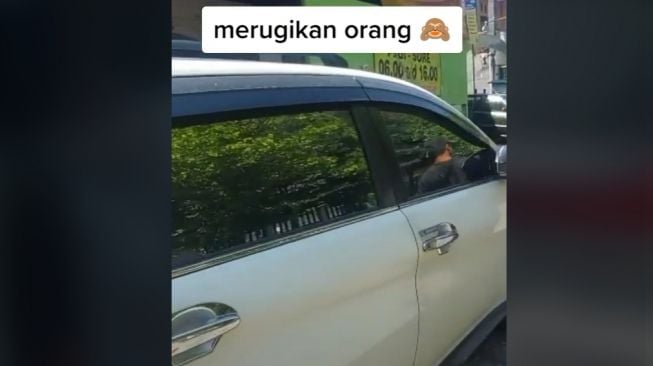 Pemilik Daihatsu Terios bikin ulah, tutup akses jalan masuk rumah orang (TikTok)