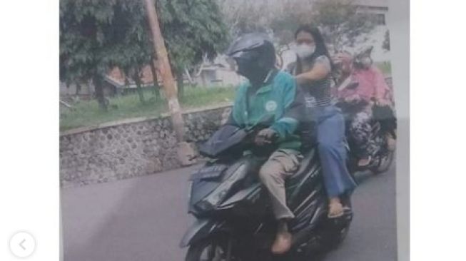 Apes! Driver Ojol Kena Tilang ETLE Mobile Gegara Customer Lepas Helm di Jalan, Buat Bingung Warganet