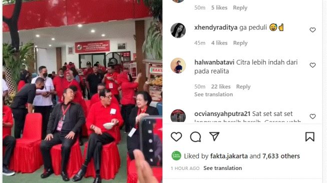 Megawati dan kader PDIP menyantap bakso bersama (Instagram/ @fakta.indo).