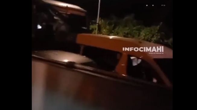 Saksi Sebut Sopir Bus yang Diduga Picu Tabrakan Beruntun Tol Cipularang KM 91 Kabur
