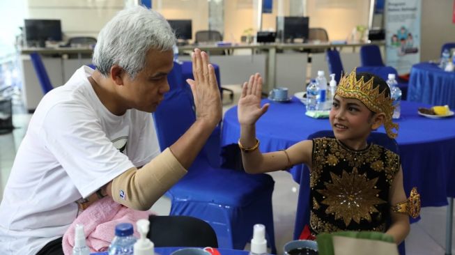 Perkenalkan Alexander Arrondya Iswara Bumi, Penari Cilik Ini Nge-Vlog Bareng Gubernur Ganjar Usai Menari Gatot Kaca