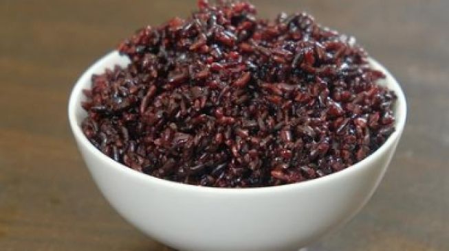 Pamer Konsisten Diet Makan Nasi Merah, Potret Sajiannya Justru Bikin Publik Emosi