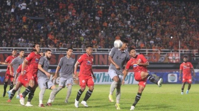 Pertandingan Borneo FC vs Persija Jakarta di Stadion Segiri, Samarinda. [Istimewa]