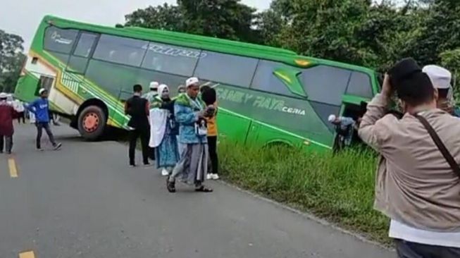 Jamaah Calon Haji Asal Kabupaten Merangin Kecelakaan, Bus Tergelincir di Kecamatan Batin XXIV