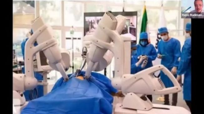 Canggih! Kemenkes Lagi Kembangkan Teknologi Robotik Bedah Jarak Jauh di 2 Rumah Sakit Ini