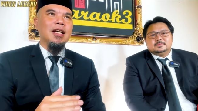 Ahmad Dhani dan Indra Putra saat memperkenalkan Dewa 19 Karaoke Apps. [YouTube Video Legend]